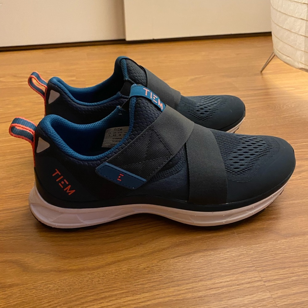 LIKE NEW TIEM Spinning Shoes